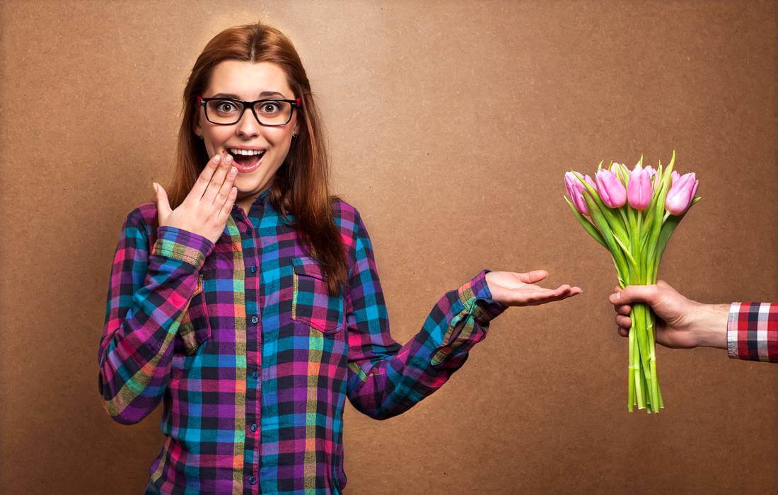 20 of the most unusual and interesting facts about the USA — photos of a girl with a bouquet of flowers — American Butler
